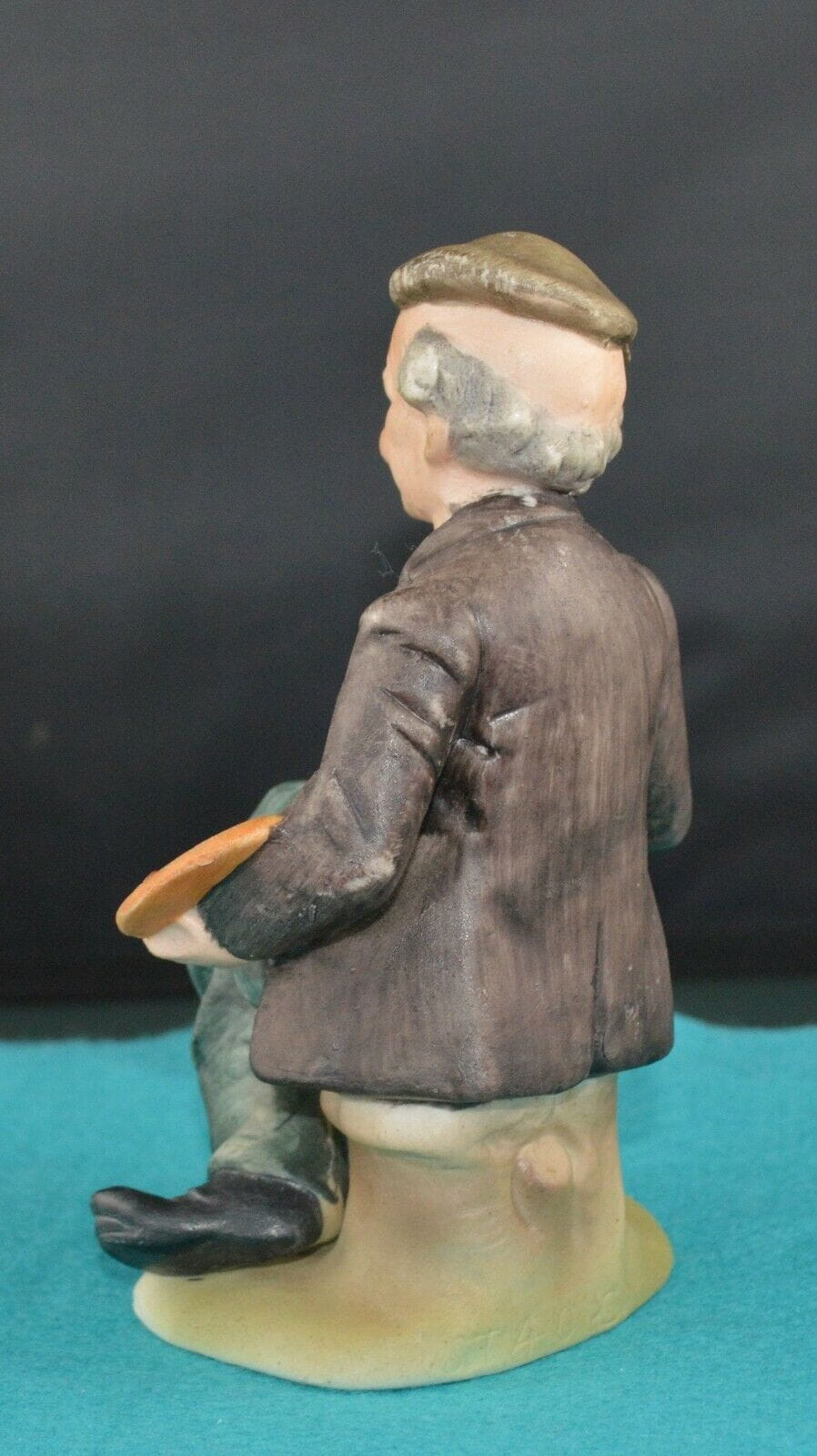 DECORATIVE FIGURINE A MALE FIGURINE SITTING CROSSED LEG & LADY FIGURINE w/JUG(PREVIOUSLY OWNED) GOOD CONDITION - TMD167207