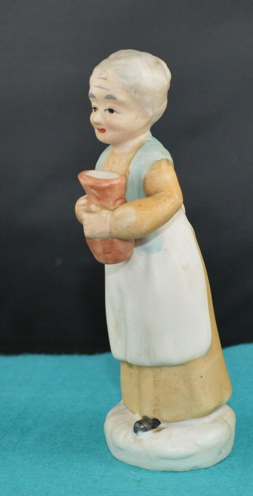 DECORATIVE FIGURINE A MALE FIGURINE SITTING CROSSED LEG & LADY FIGURINE w/JUG(PREVIOUSLY OWNED) GOOD CONDITION - TMD167207