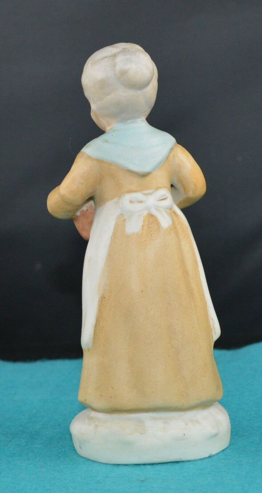 DECORATIVE FIGURINE A MALE FIGURINE SITTING CROSSED LEG & LADY FIGURINE w/JUG(PREVIOUSLY OWNED) GOOD CONDITION - TMD167207