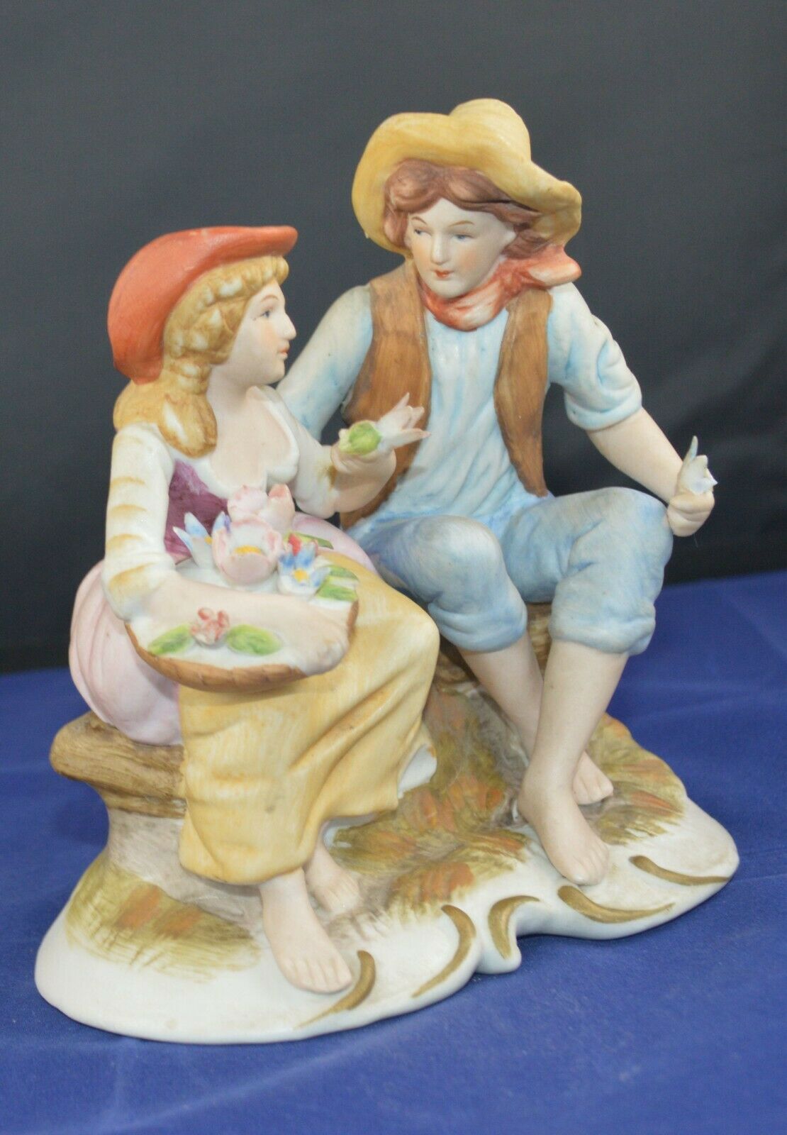 DECORATIVE FIGURINE YOUNG LADY AND YOUNG MAN(PREVIOUSLY OWNED) FAIRLY GOOD CONDITION - TMD167207