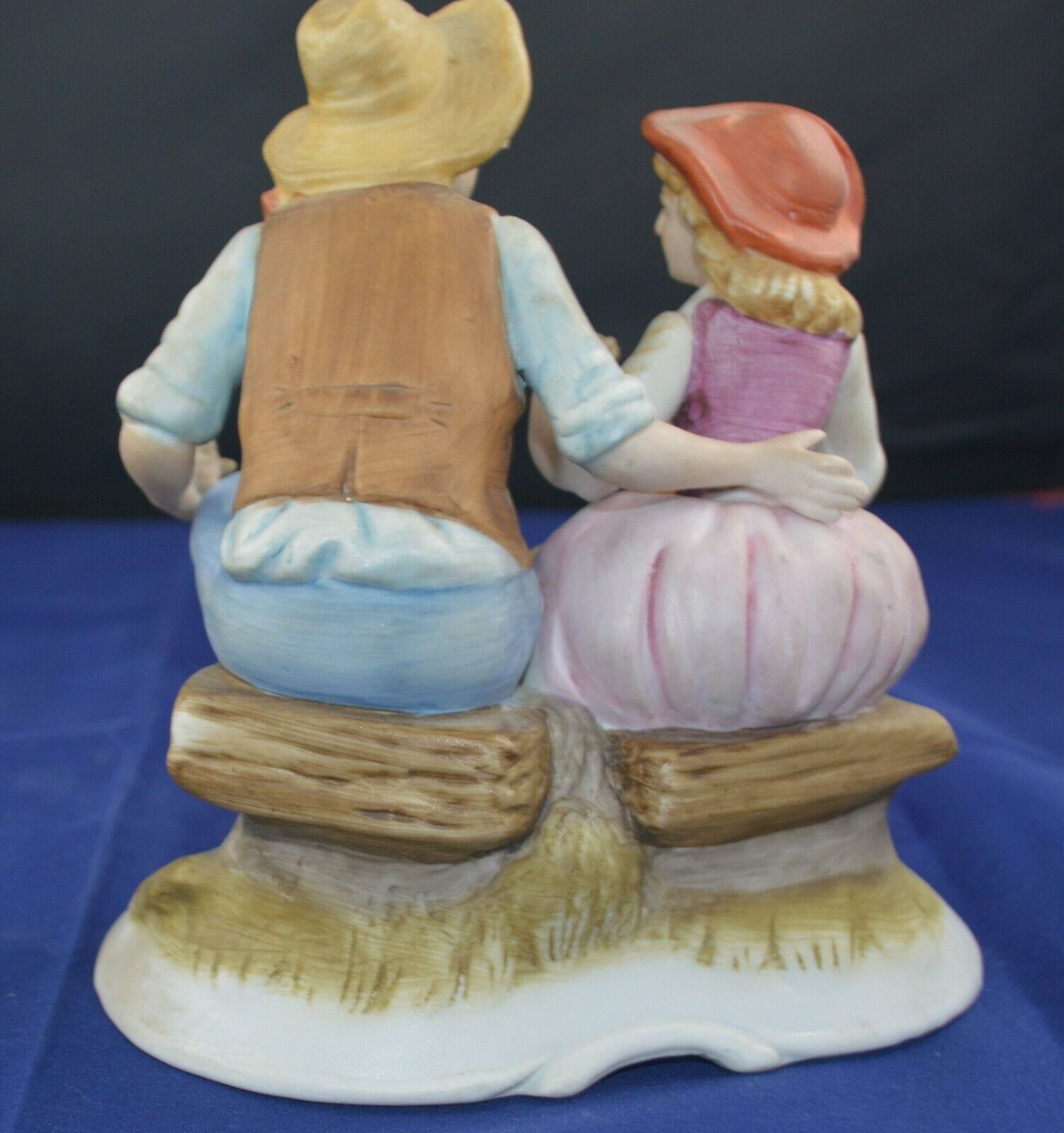 DECORATIVE FIGURINE YOUNG LADY AND YOUNG MAN(PREVIOUSLY OWNED) FAIRLY GOOD CONDITION - TMD167207
