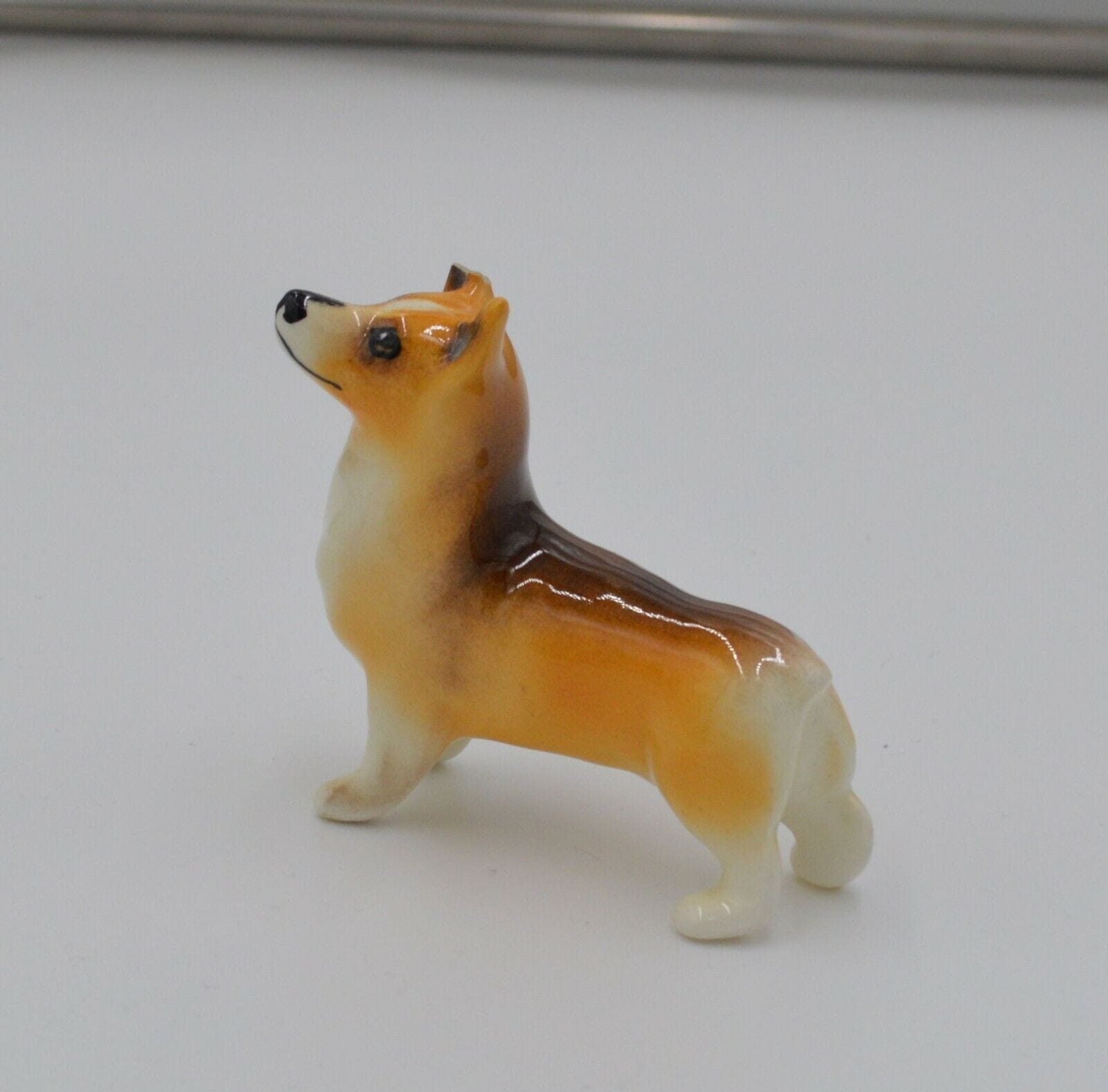 DOG FIGURINE CORGI - TMD167207