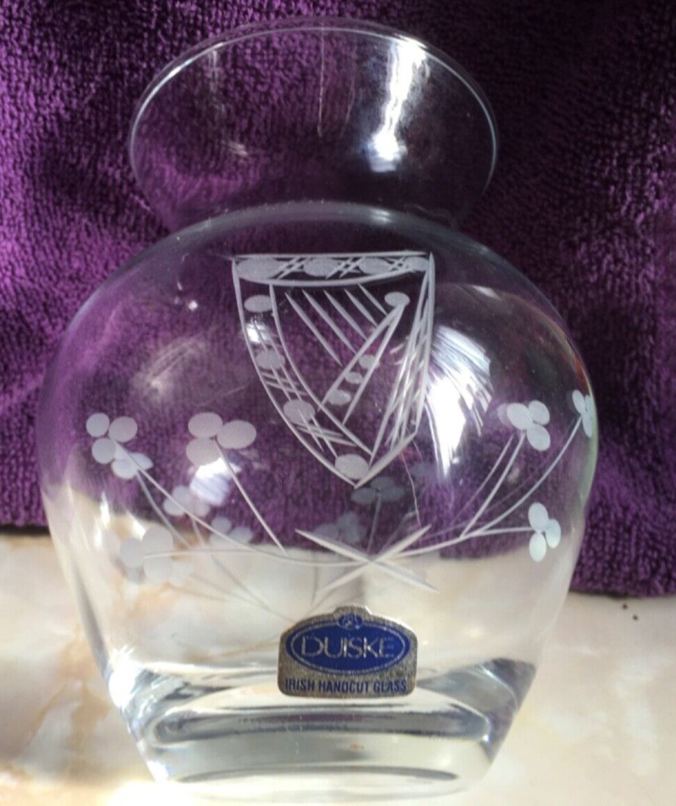 DUISKE IRISH HANDCUT GLASS POSY VASE ETCHED WITH HARP AND SHAMROCK - TMD167207