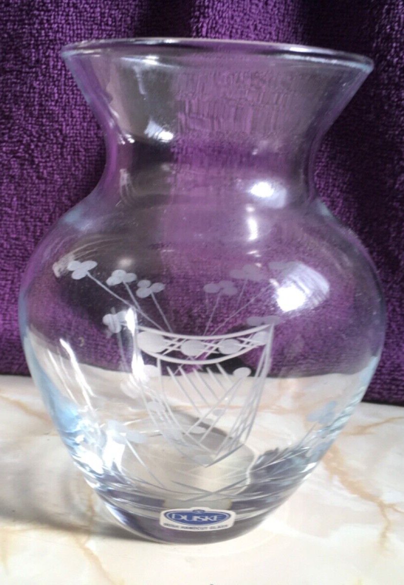 DUISKE IRISH HANDCUT GLASS POSY VASE ETCHED WITH HARP AND SHAMROCK - TMD167207
