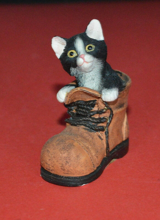 ELGATE BLACK AND WHITE CAT IN A BOOT - TMD167207