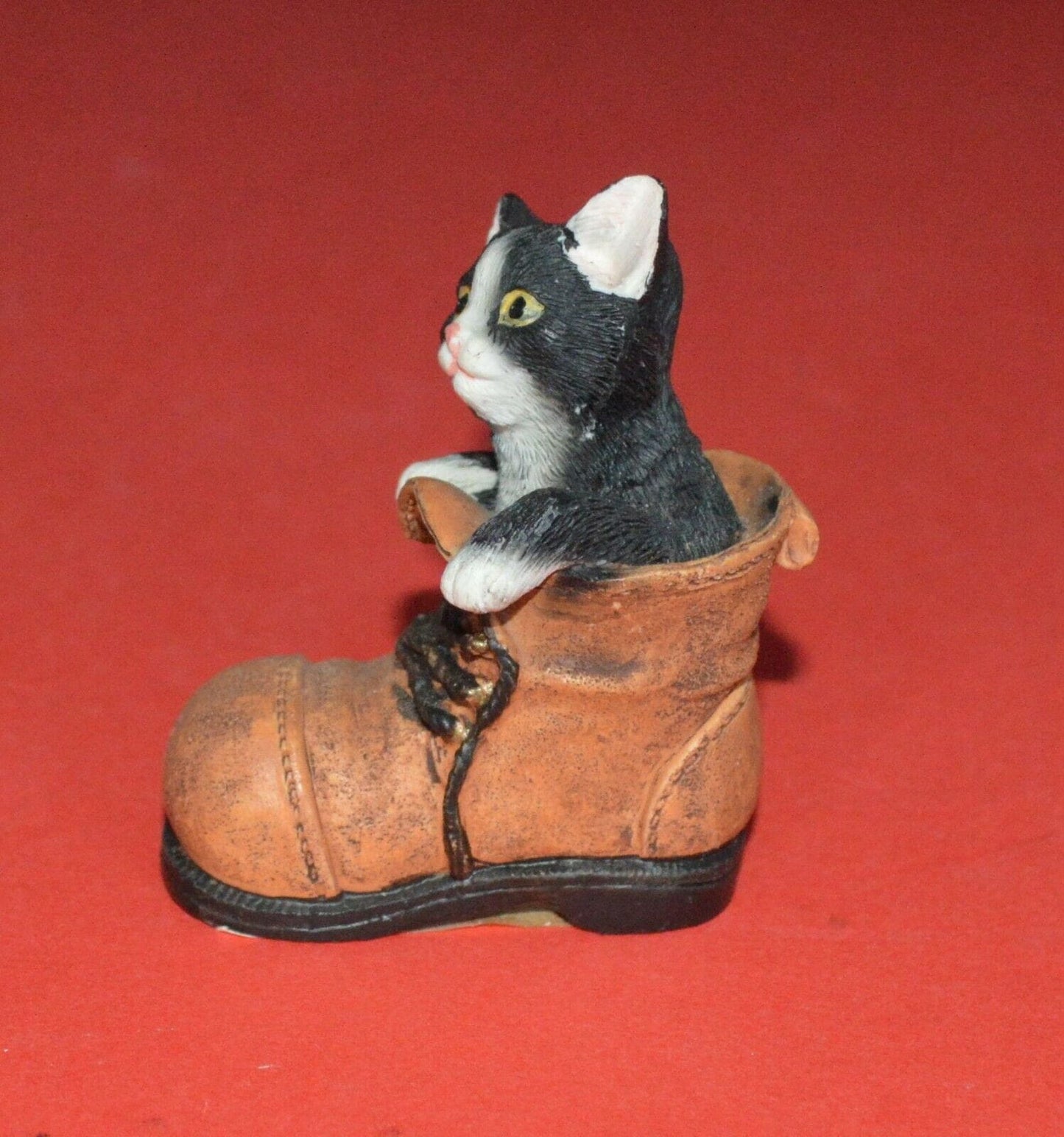 ELGATE BLACK AND WHITE CAT IN A BOOT - TMD167207