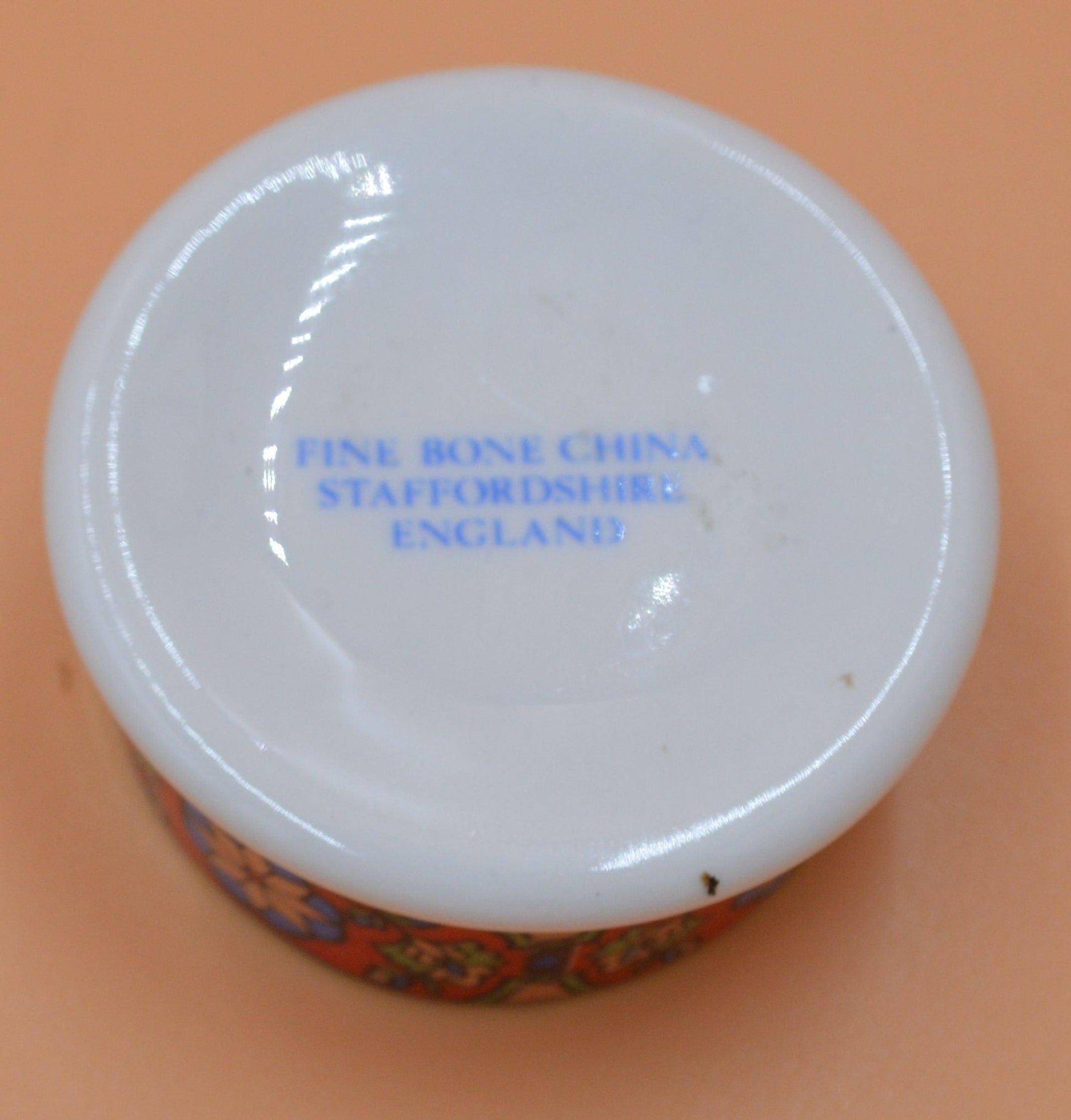 FINE BONE CHINA STAFFORDSHIRE TRINKET POT RED WITH FLORAL DESIGN - TMD167207