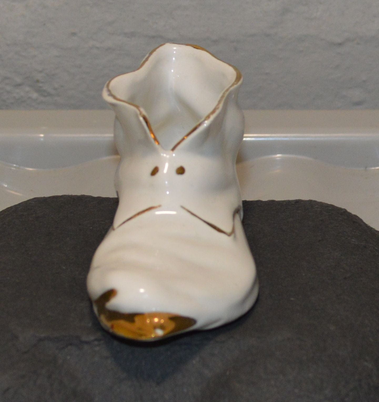 FIVE ORNAMENTAL BOOTS KEELE STREET POTTERY CROCHENDY AND OTHERS(PREVIOUSLY OWNED) GOOD CONDITION - TMD167207