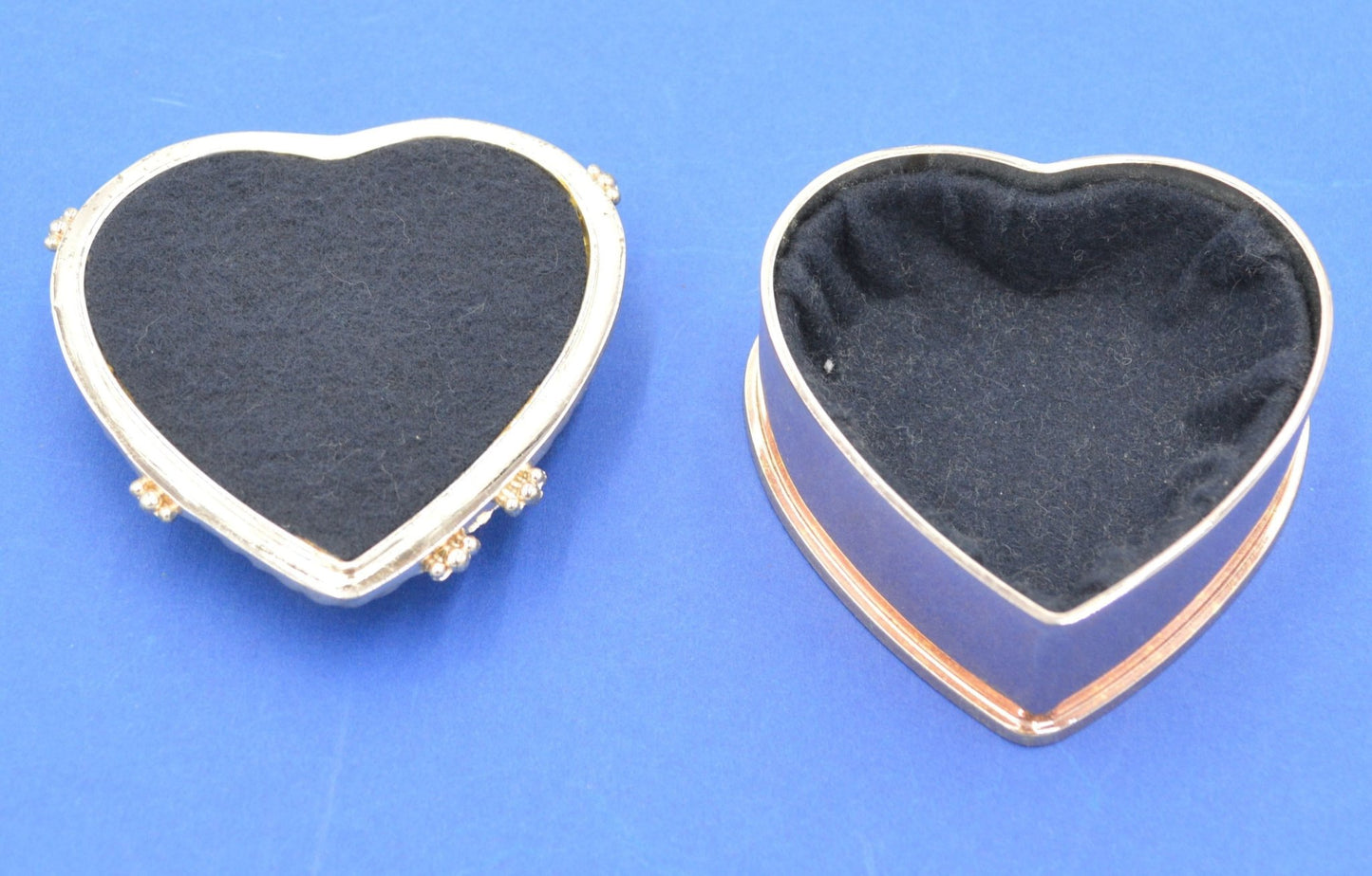 FOUR HEART SHAPED METAL TRINKET BOXES(PREVIOUSLY OWNED) GOOD CONDITION - TMD167207