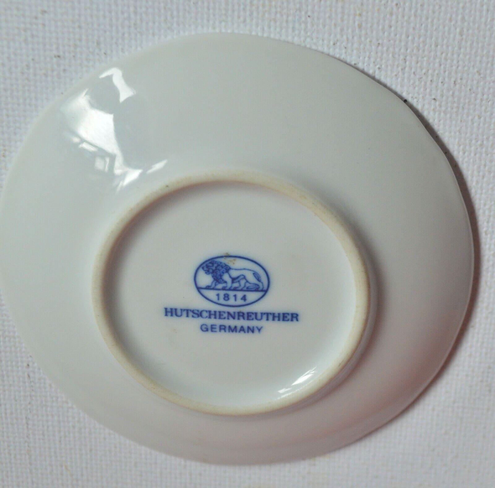 HUTSCHENREUTHER MINIATURE PLATE DEPICTING A BLUE FLORAL PATTERN - TMD167207