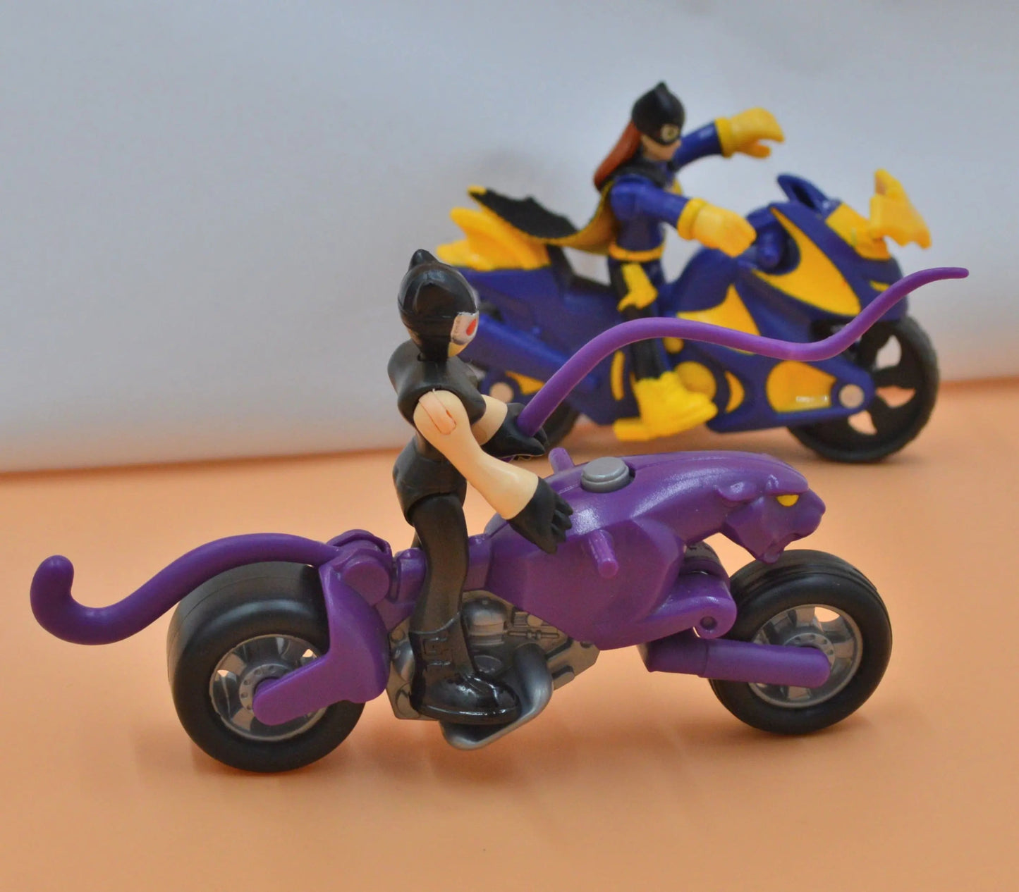 IMAGINEXT BATGIRL AND CATWOMAN ACTION FIGURES AND MOTORCYCLES - TMD167207