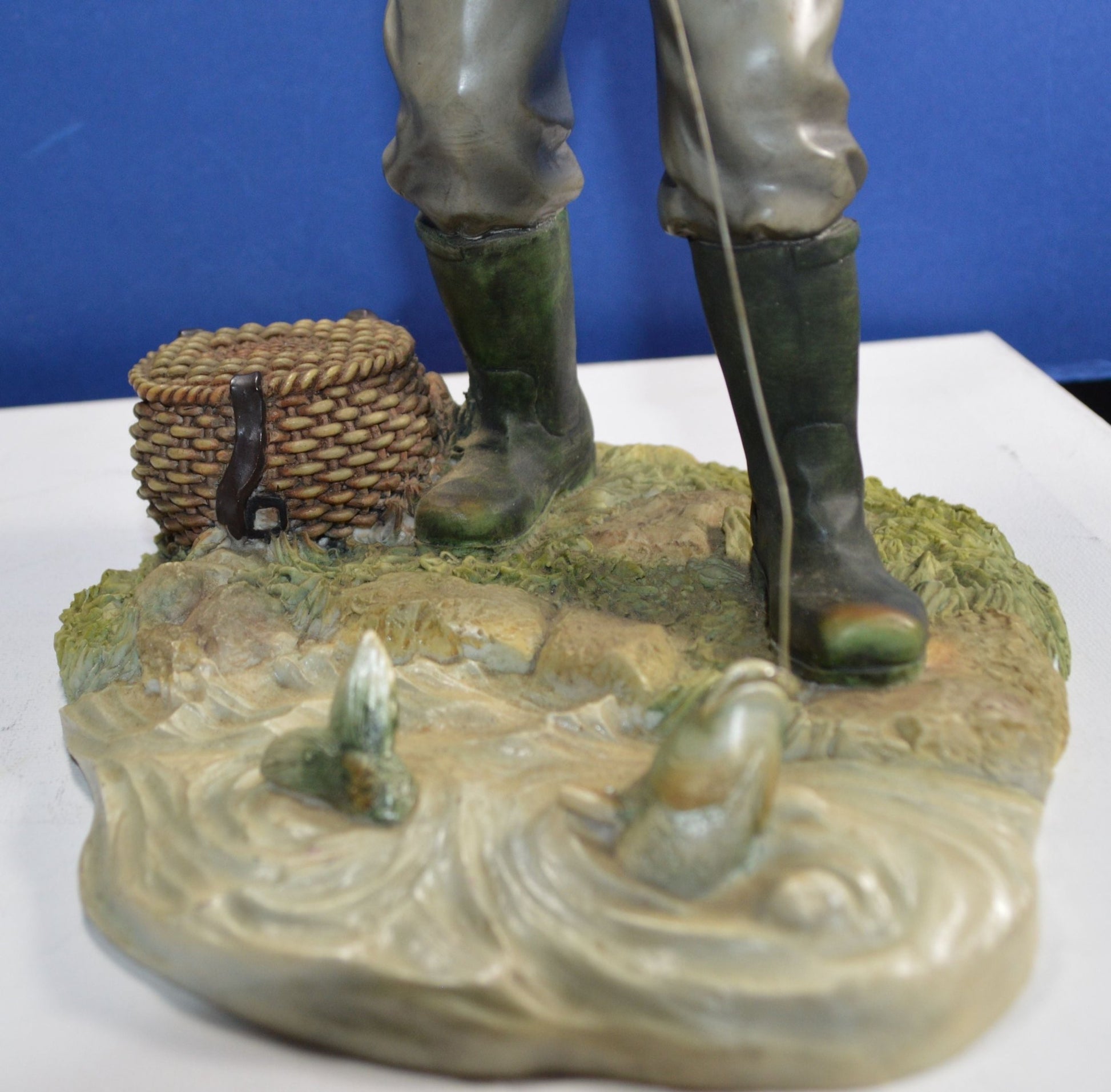 LEONARDO COLLECTION FIGURINE THE CATCH(PREVIOUSLY OWNED) GOOD CONDITION - TMD167207