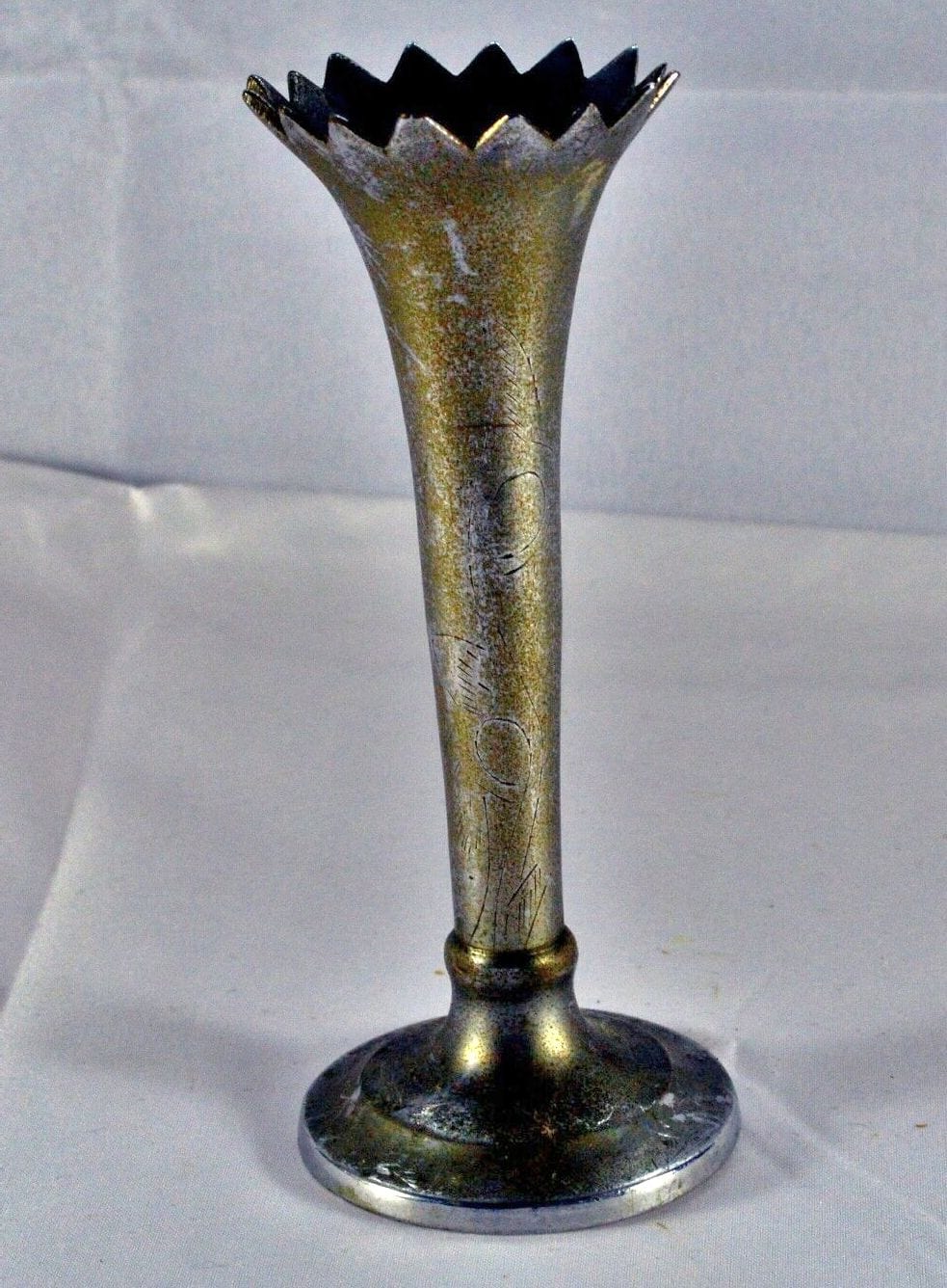 METAL BUD VASE ETCHED PATTERN(PREVIOUSLY OWNED) GOOD CONDITION TARNISHED - TMD167207