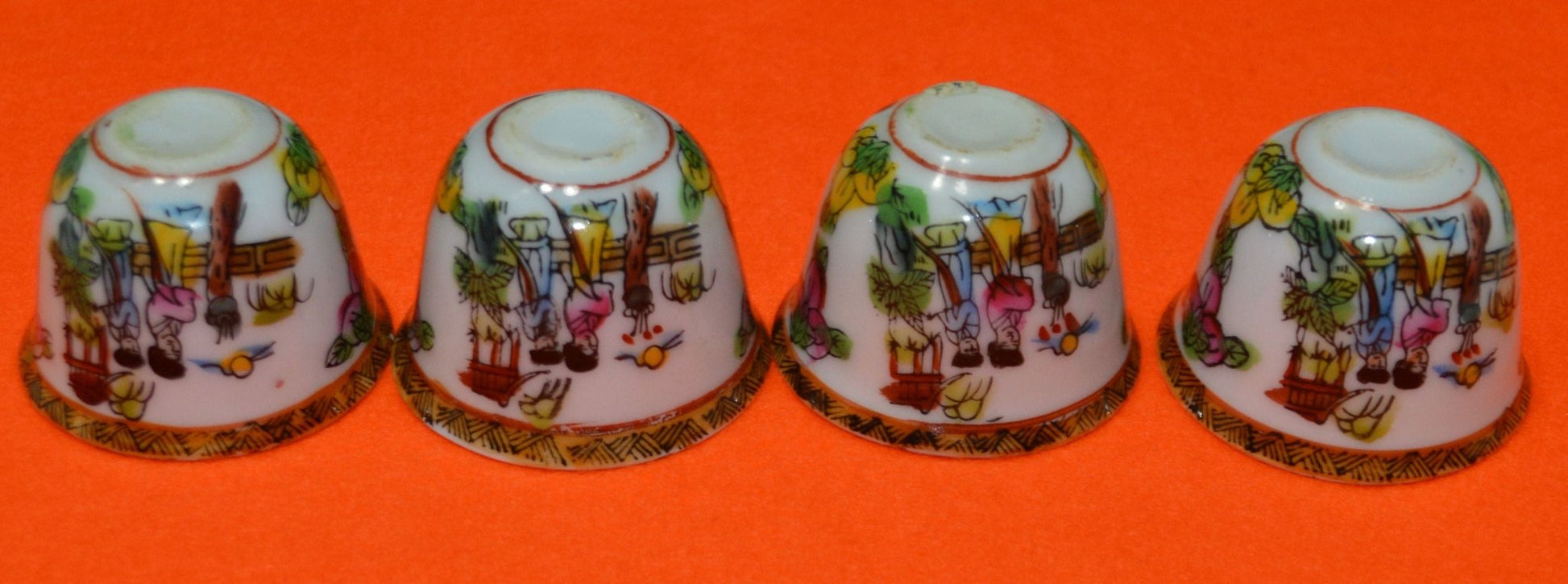 MINIATURE CHINESE TEAPOT AND FOUR CUPS(PREVIOUSLY OWNED) GOOD CONDITION - TMD167207