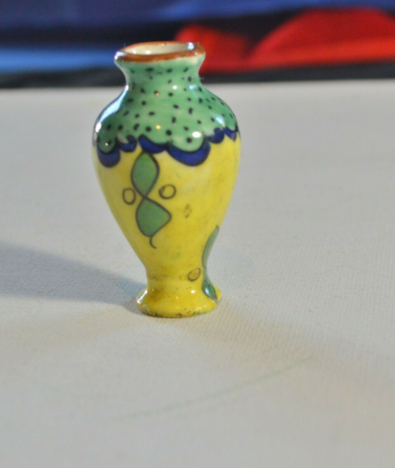 MINIATURE VASE AND MINIATURE CHAMBER POT(PREVIOUSLY OWNED) GOOD CONDITION - TMD167207