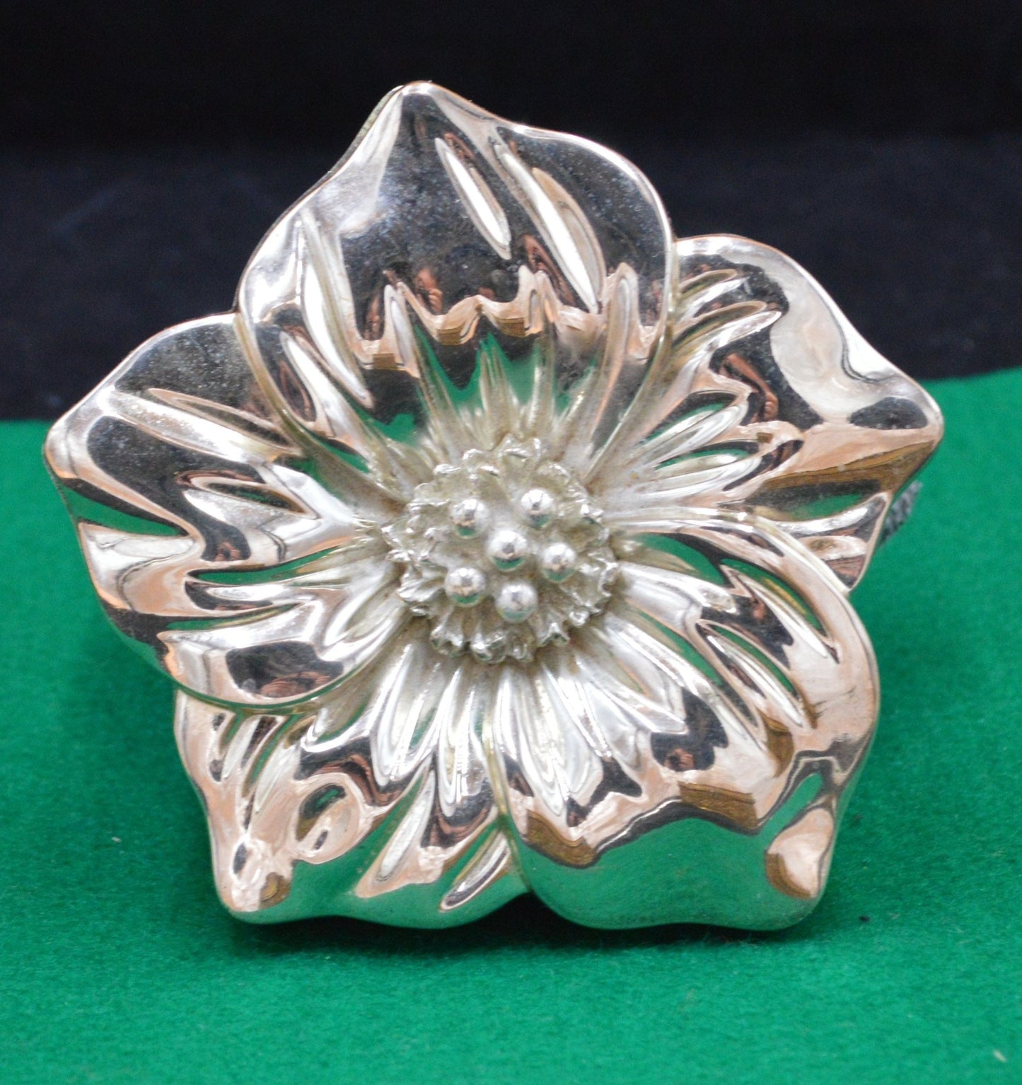 MIRRORED SILVER TONE METAL FLOWER TRINKET BOX by FOR YOUR EASE ONLY(PREVIOUSLY OWNED) VERY GOOD CONDITION - TMD167207