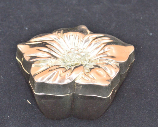MIRRORED SILVER TONE METAL FLOWER TRINKET BOX by FOR YOUR EASE ONLY(PREVIOUSLY OWNED) VERY GOOD CONDITION - TMD167207