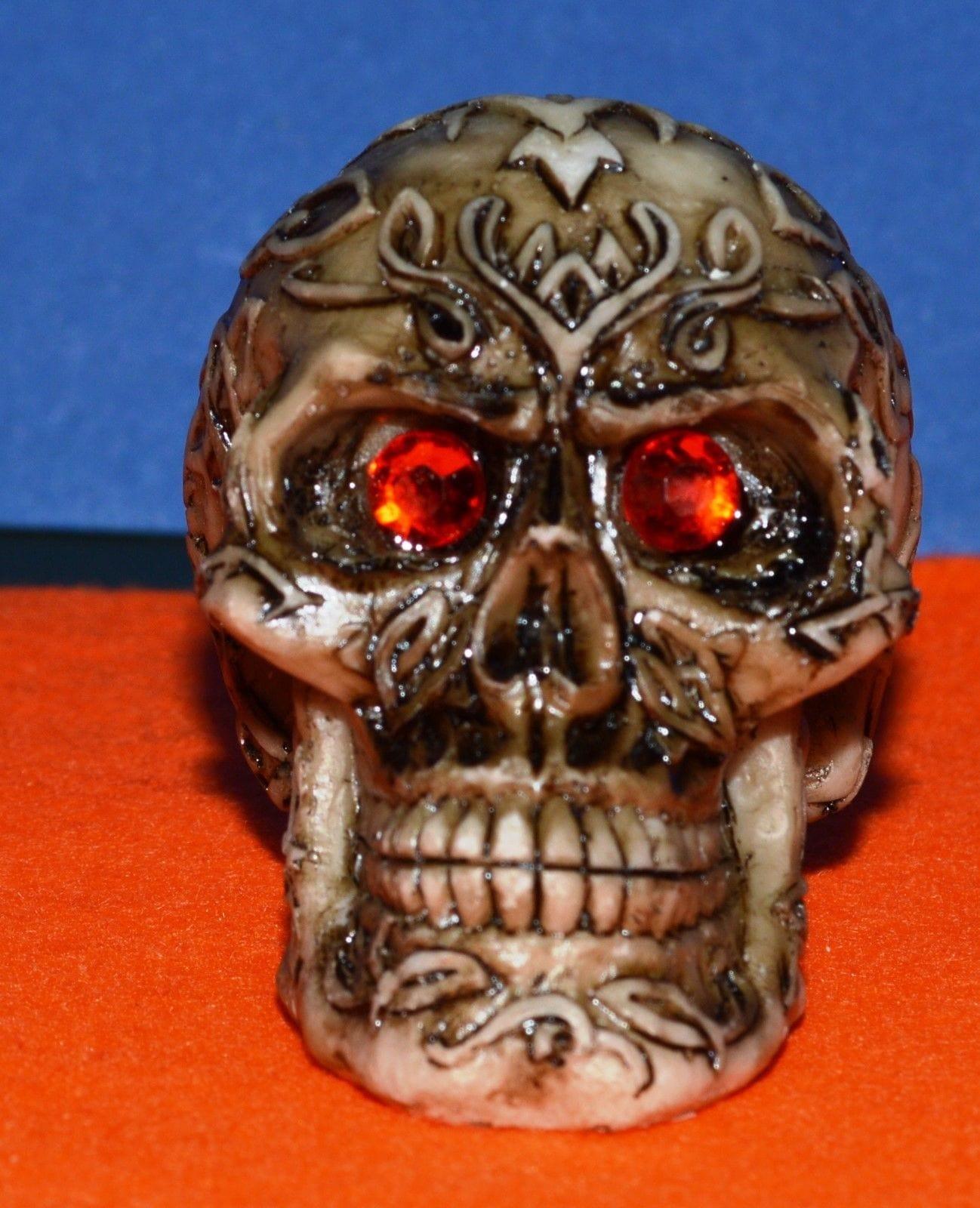 NEW DECORATIVE ORNAMENT 3 MINIATURE SKULLS WITH EMBOSSED CELTIC PATTERN AND FAKE GEMSTONE EYES - TMD167207