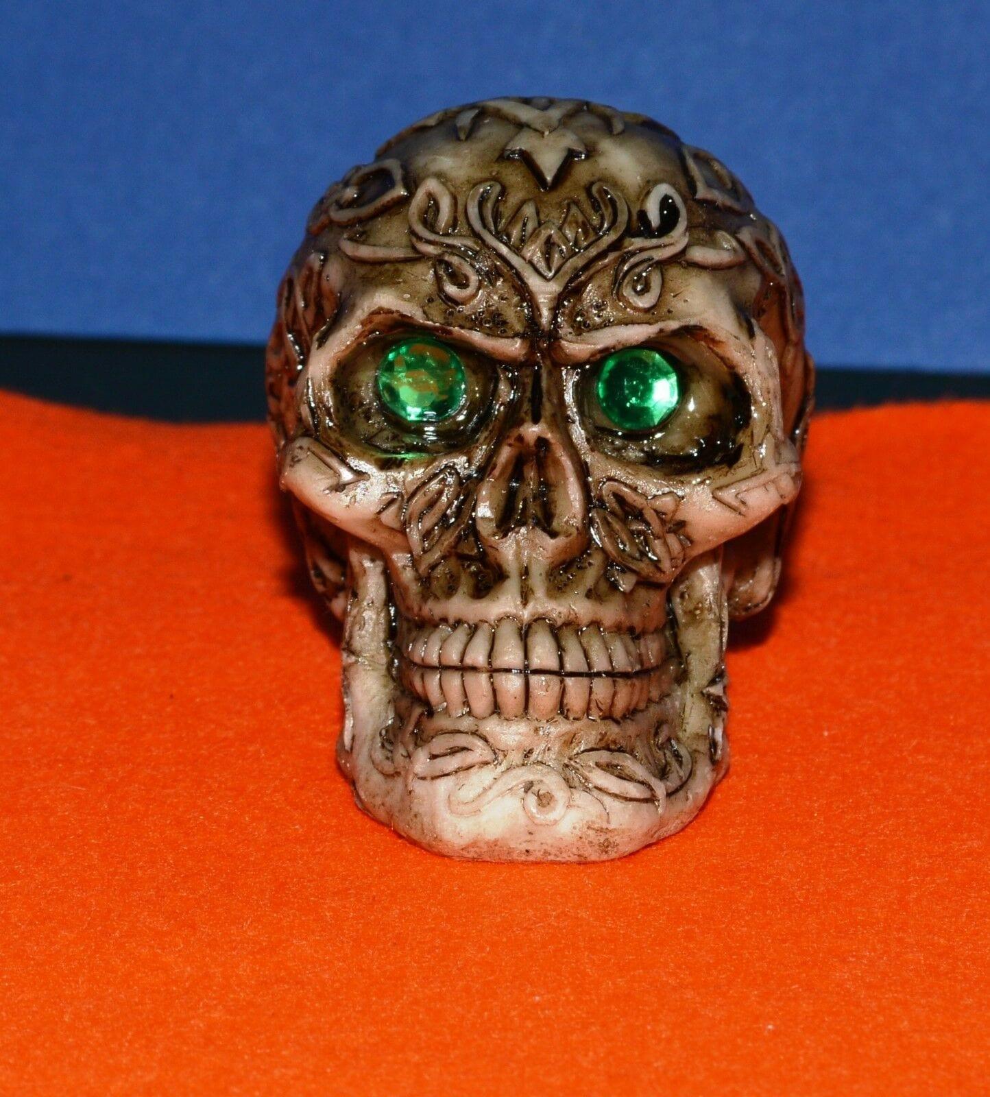 NEW DECORATIVE ORNAMENT 3 MINIATURE SKULLS WITH EMBOSSED CELTIC PATTERN AND FAKE GEMSTONE EYES - TMD167207