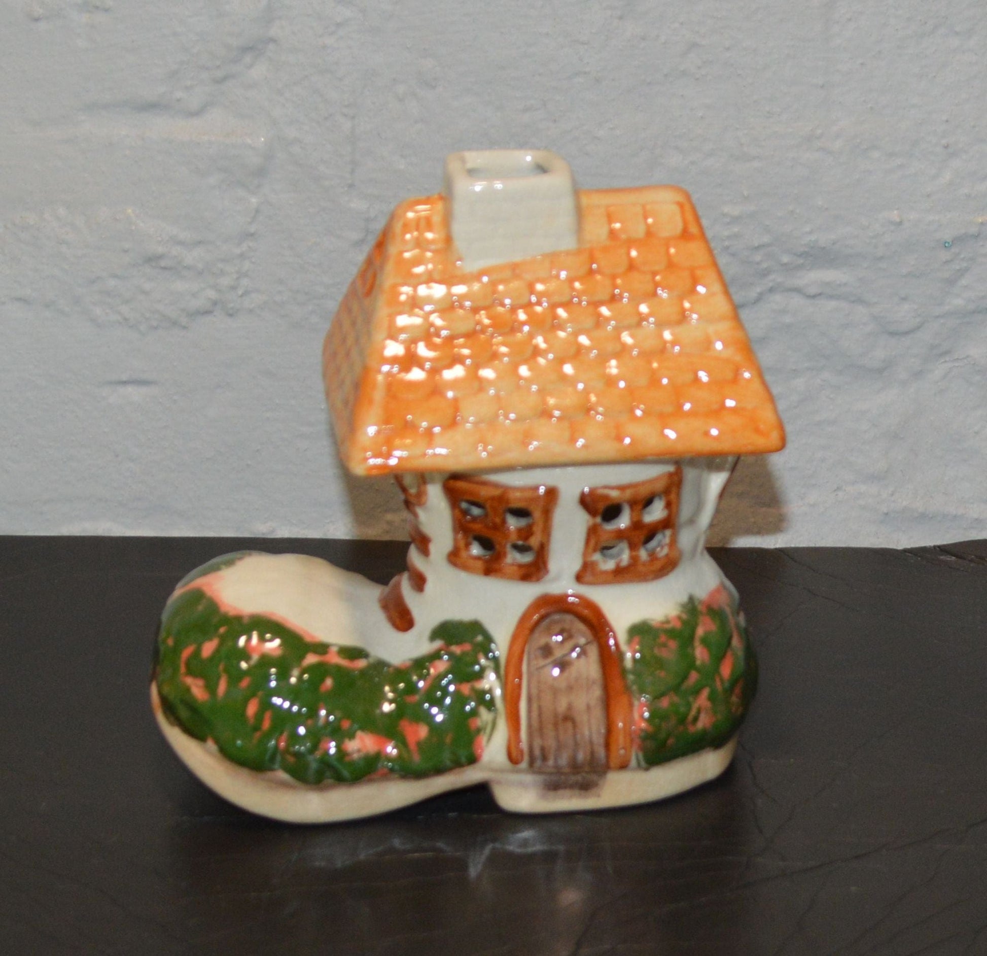 ORNAMENTAL BOOT HOUSE TEA LIGHT CANDLE HOLDER(PREVIOUSLY OWNED)GOOD CONDITION - TMD167207