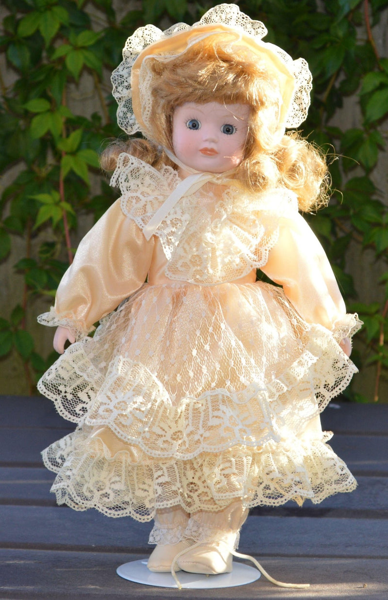 porcelain doll white dress Vintage dark hair This porcelain doll set is a high quality choice for collectors Vintage Porcelain Bride Porcelain Doll