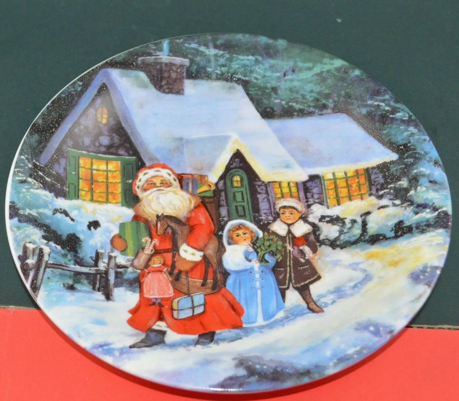 REGENCY FINE ARTS CHRISTMAS COLLECTOR PLATE WITH FATHER CHRISTMAS - TMD167207