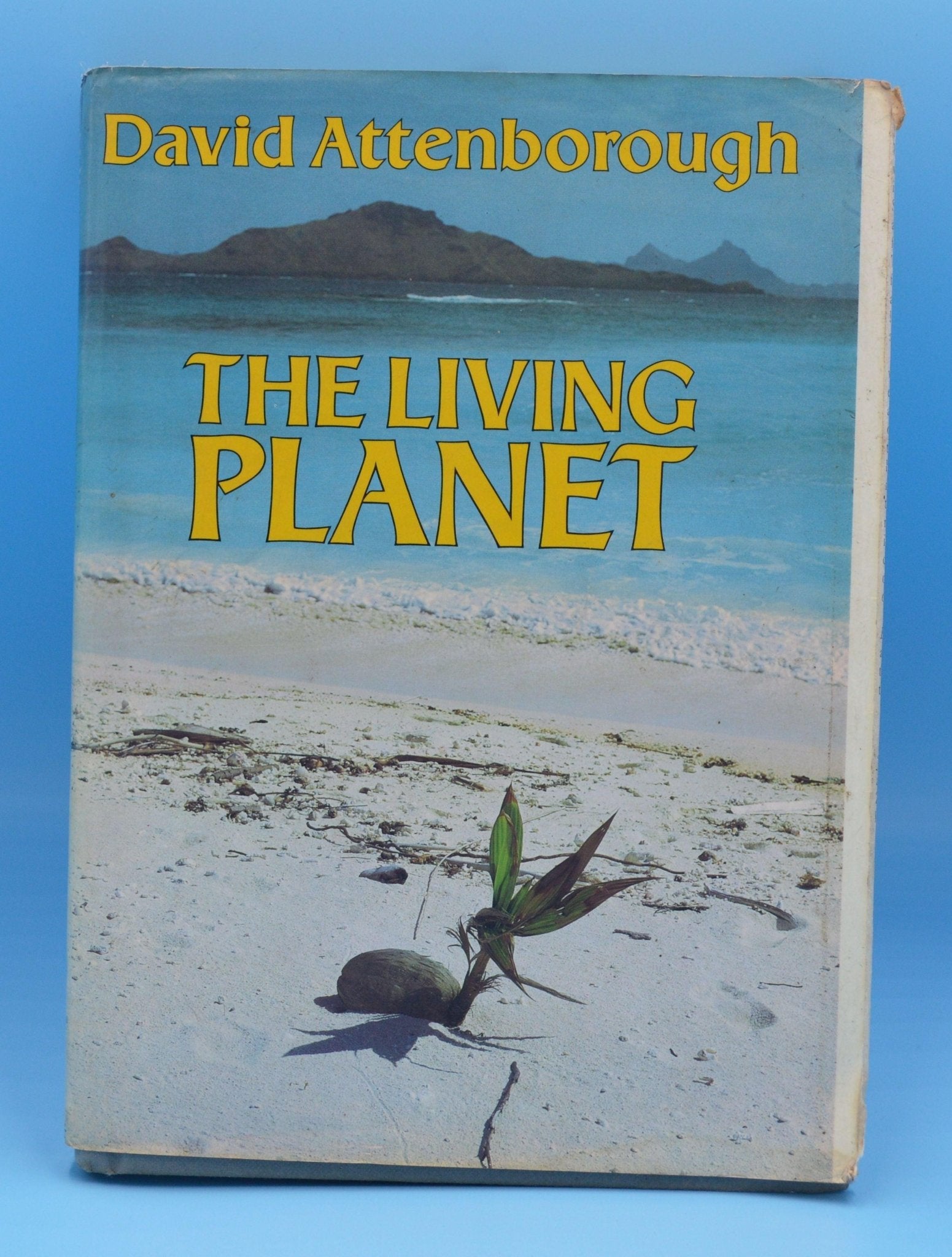 SECONDHAND BOOK THE LIVING PLANET DAVID ATTENBOROUGH - TMD167207