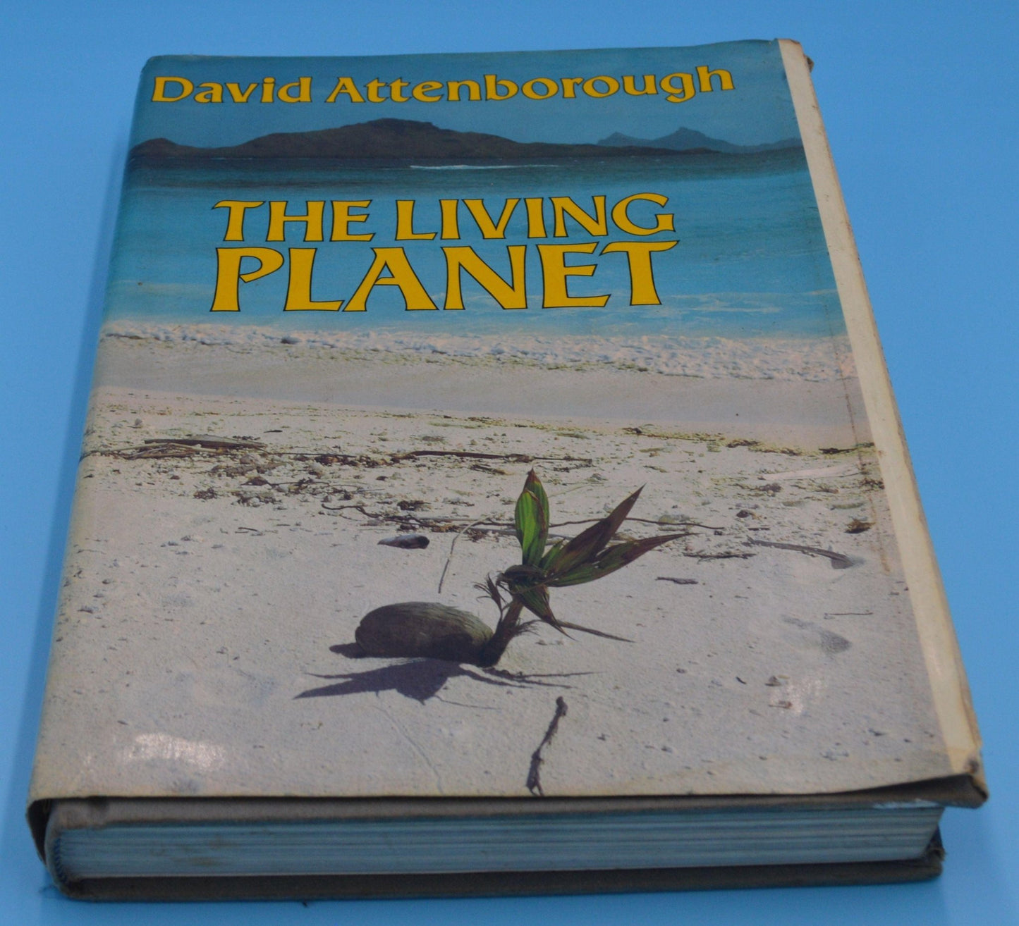 SECONDHAND BOOK THE LIVING PLANET DAVID ATTENBOROUGH - TMD167207