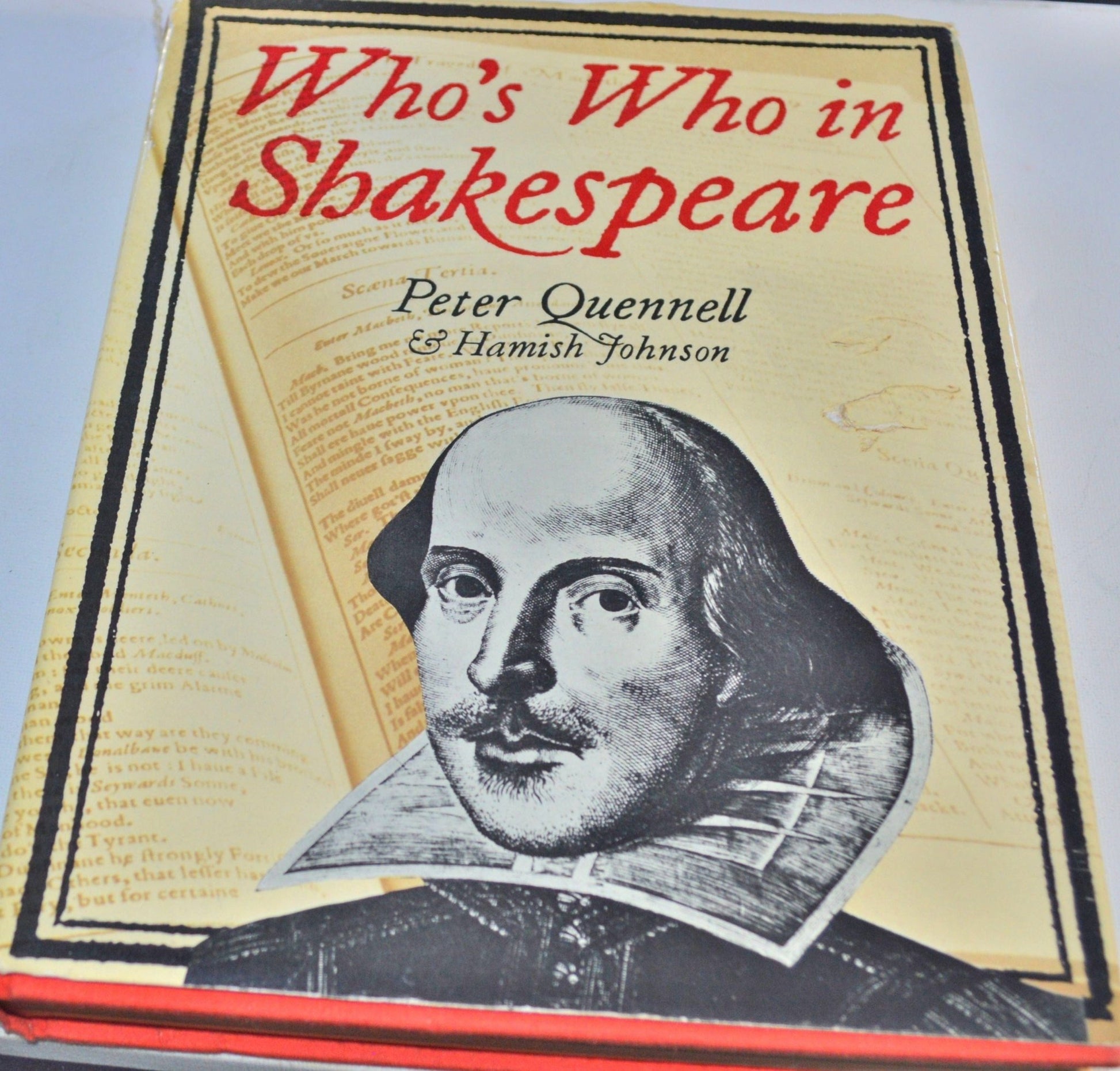 SECONDHAND BOOK WHO’S WHO IN SHAKESPEARE by PETER QUENNELL & HAMISH JOHNSON(PREVIOUSLY OWNED)GOOD CONDITION - TMD167207