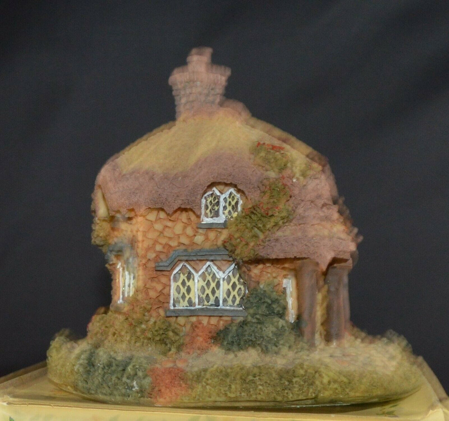 SIX LITTLE MEADOW SERIES ORNAMENTAL COTTAGES by SALCO(PREVIOUSLY OWNED) GOOD CONDITION - TMD167207