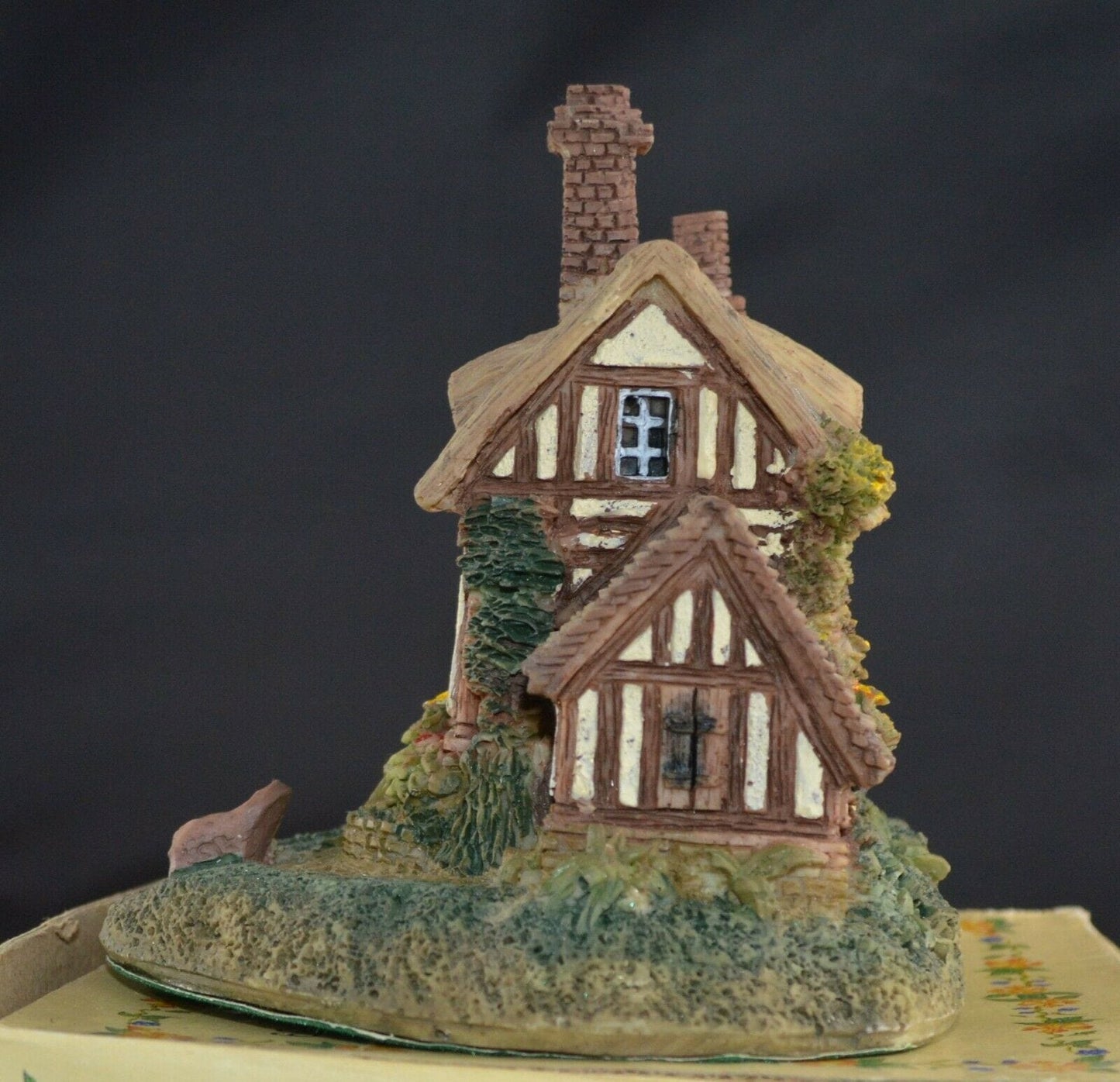 SIX LITTLE MEADOW SERIES ORNAMENTAL COTTAGES by SALCO(PREVIOUSLY OWNED) GOOD CONDITION - TMD167207