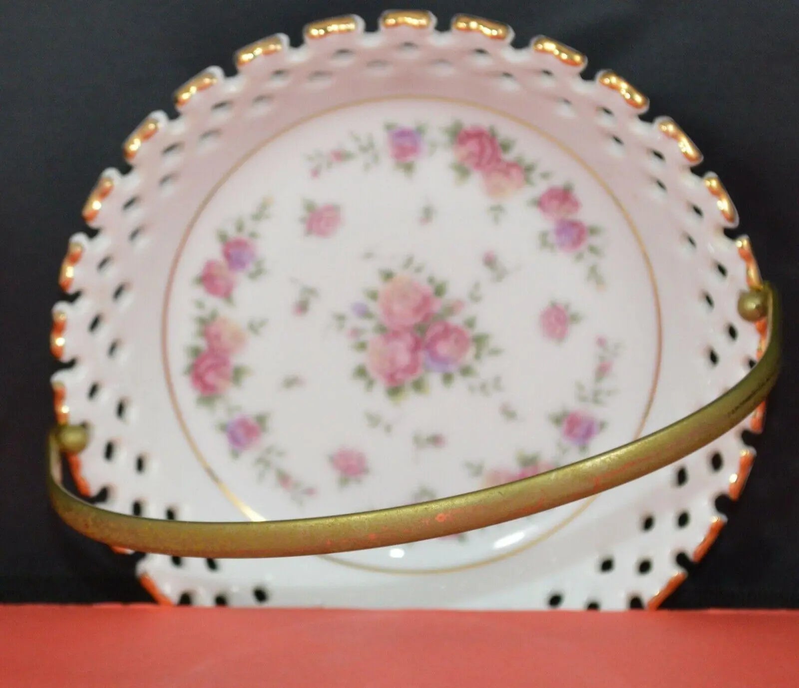 SMALL VINTAGE HANDLED LATTICE DISH WITH FLORAL PATTERN - TMD167207