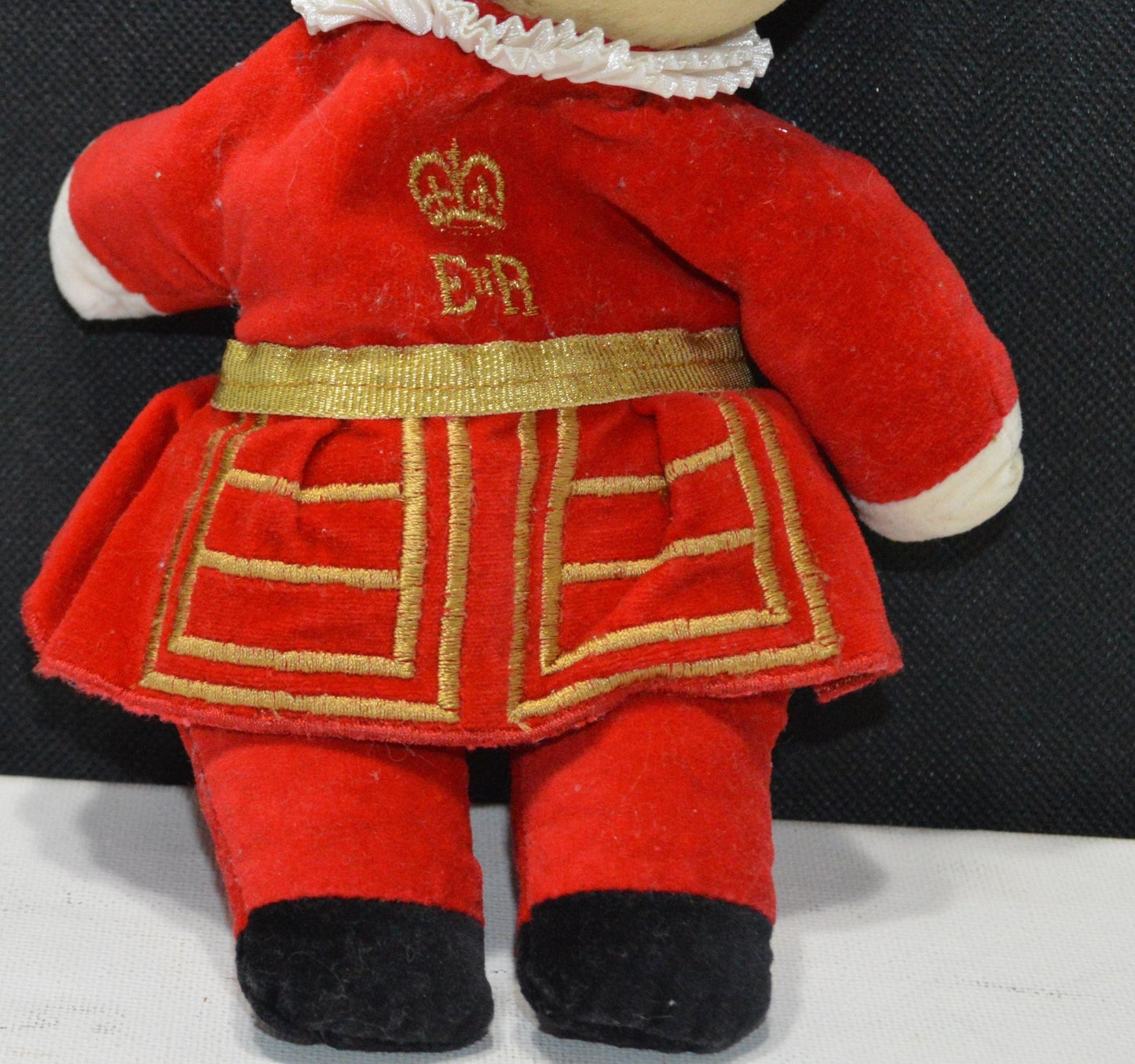 SOFT TOY BEEFEATER TEDDY BEAR( PREVIOUSLY OWNED) GOOD CONDITION - TMD167207