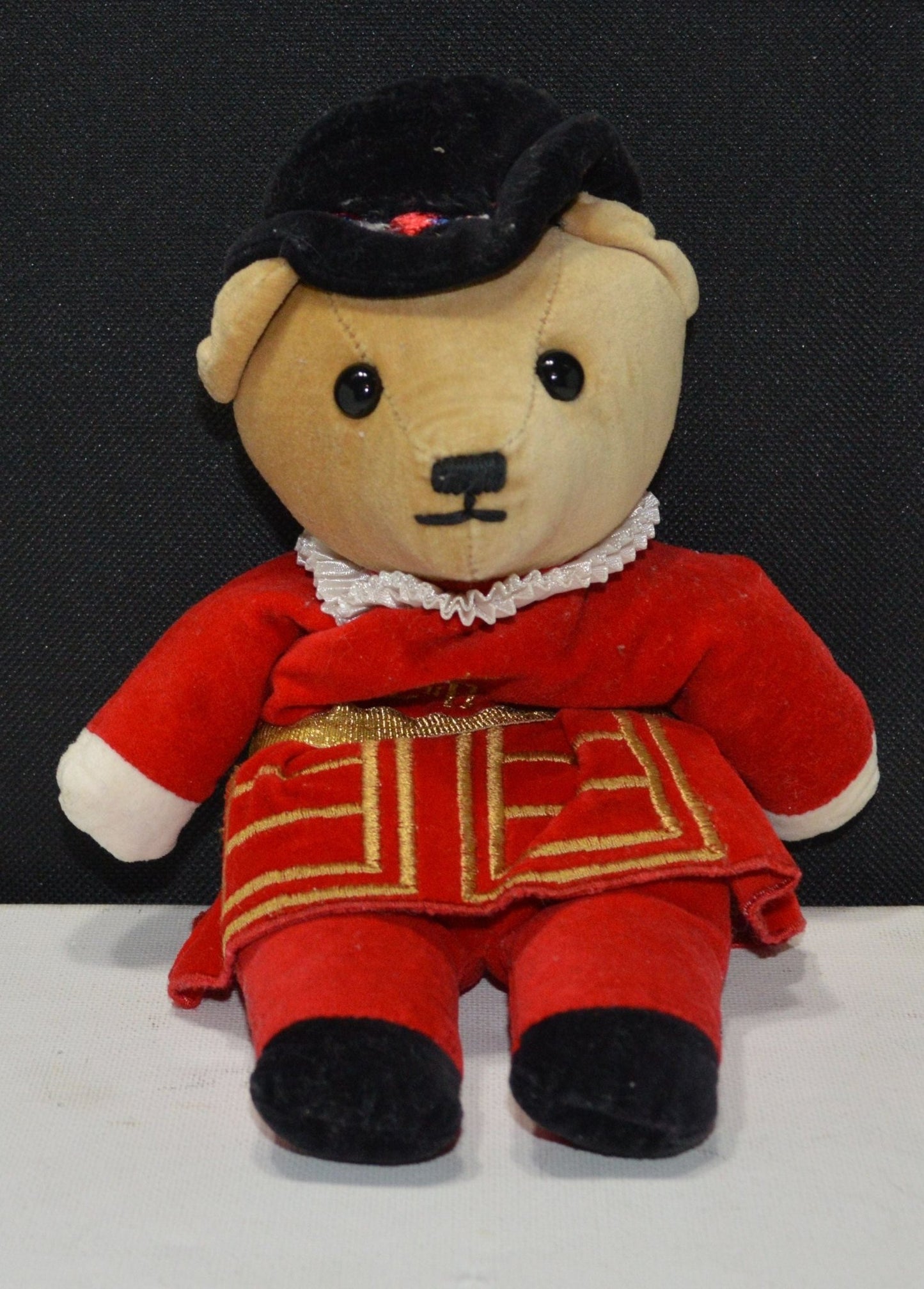 SOFT TOY BEEFEATER TEDDY BEAR( PREVIOUSLY OWNED) GOOD CONDITION - TMD167207