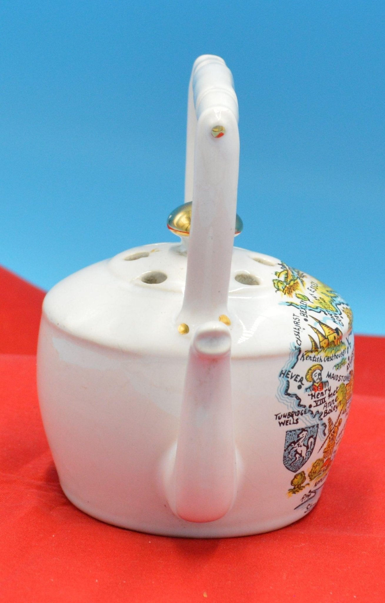 SOUVENIR REGINA INDUSTRIES ORNAMENTAL POMANDER KETTLE DEPICTING A MAP OF KENT - TMD167207
