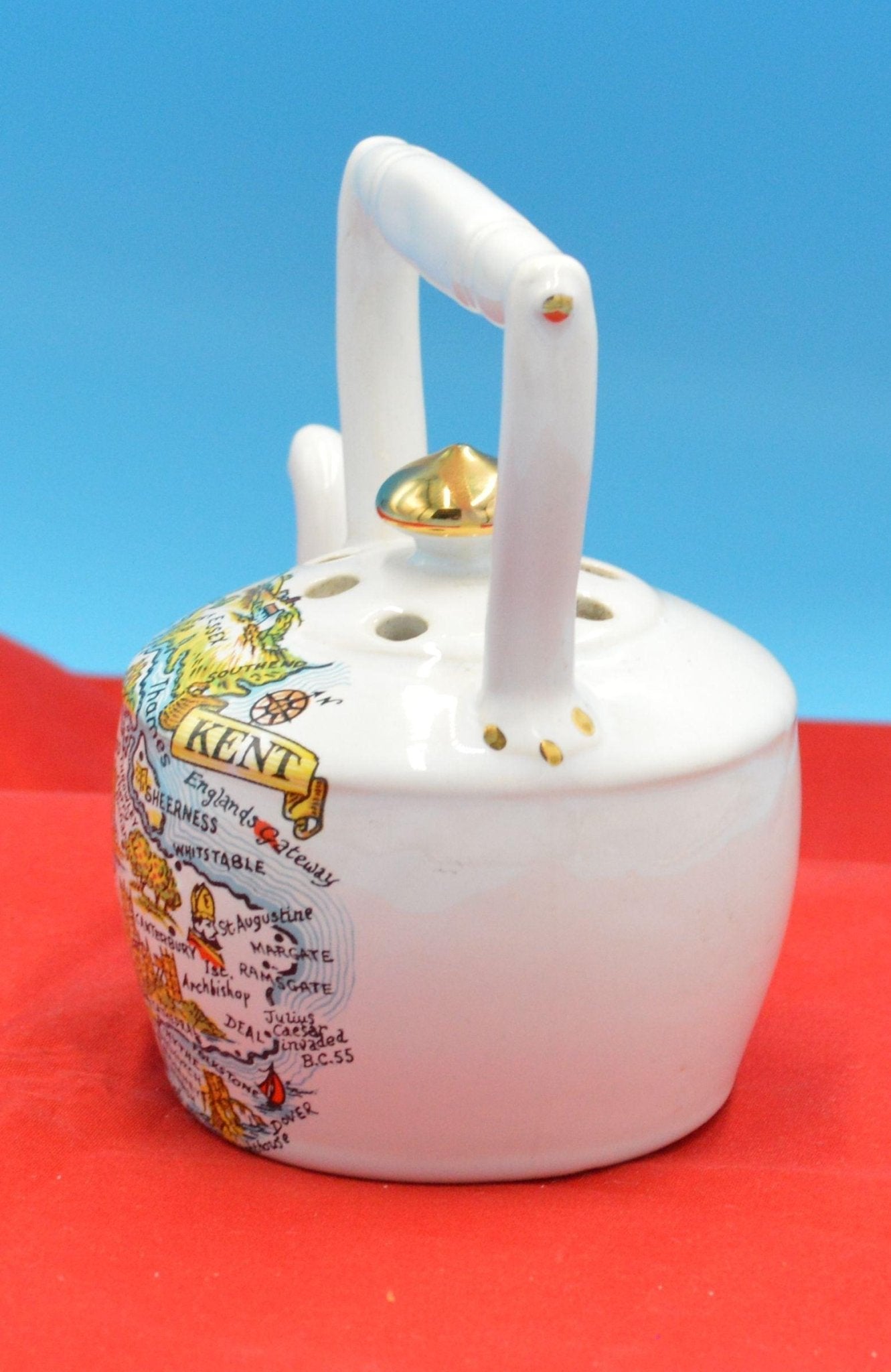 SOUVENIR REGINA INDUSTRIES ORNAMENTAL POMANDER KETTLE DEPICTING A MAP OF KENT - TMD167207