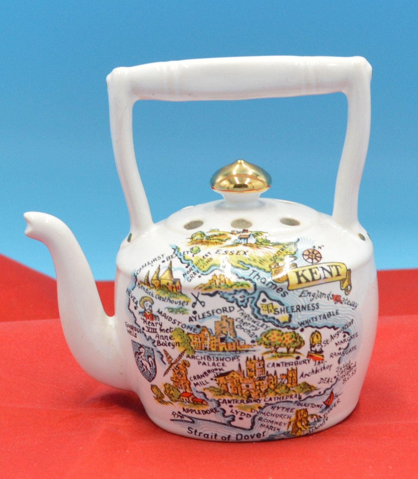 SOUVENIR REGINA INDUSTRIES ORNAMENTAL POMANDER KETTLE DEPICTING A MAP OF KENT - TMD167207