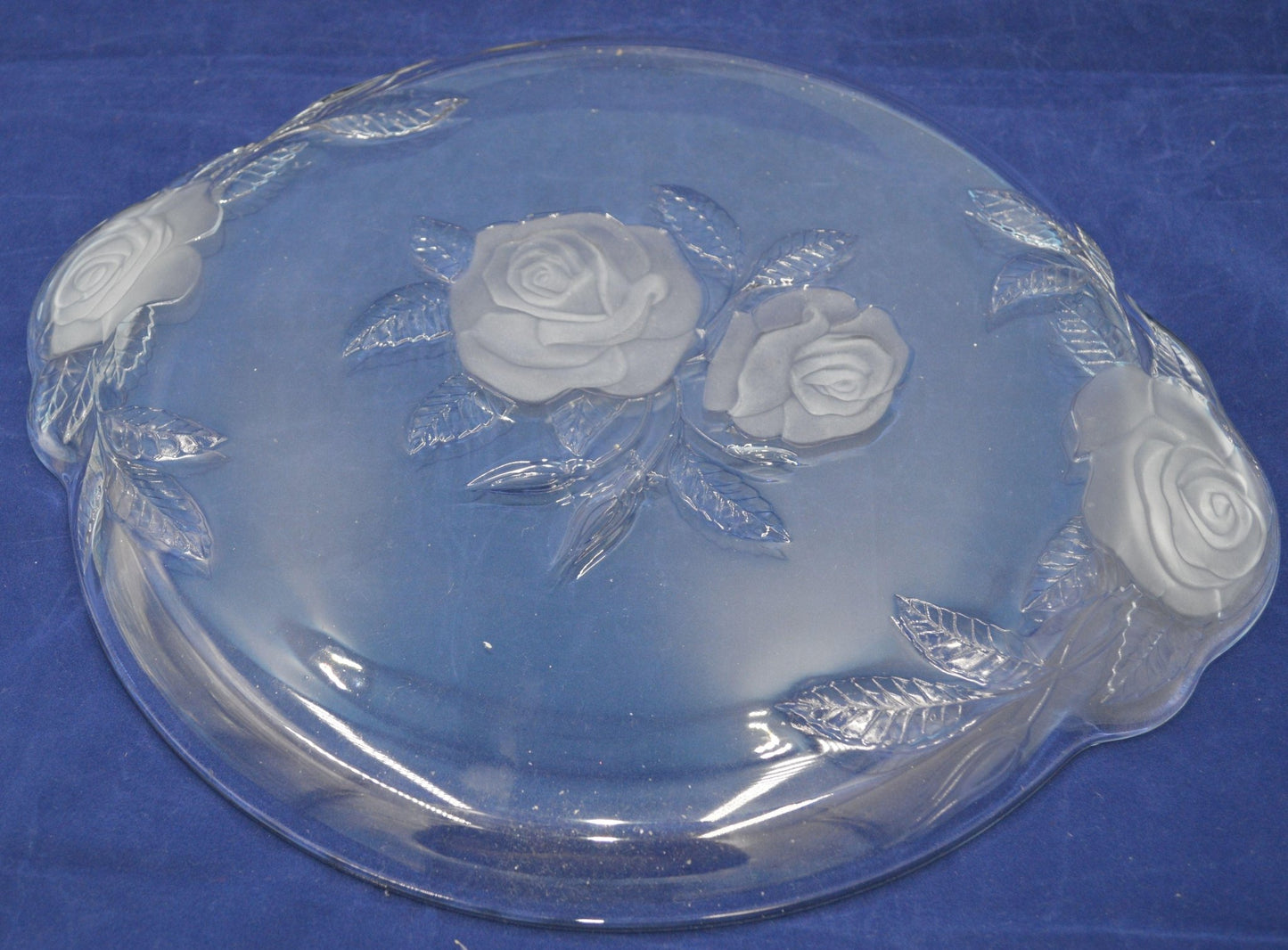 TABLEWARE TWO LUMINARC SERVING TRAYS WITH OPAQUE ROSE DESIGN - TMD167207