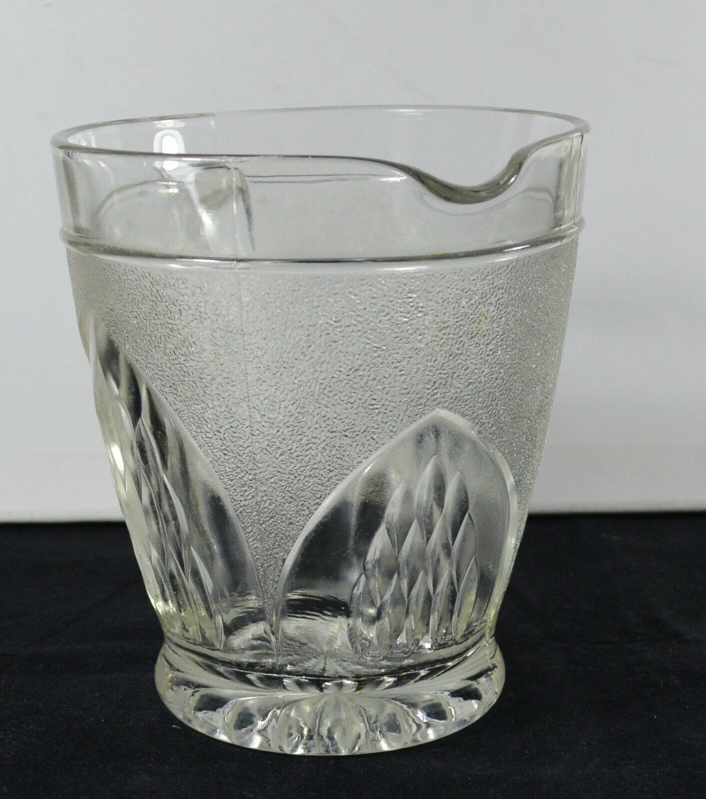 TABLEWARE VINTAGE GLASS JUG(PREVIOUSLY OWNED)GOOD CONDITION - TMD167207