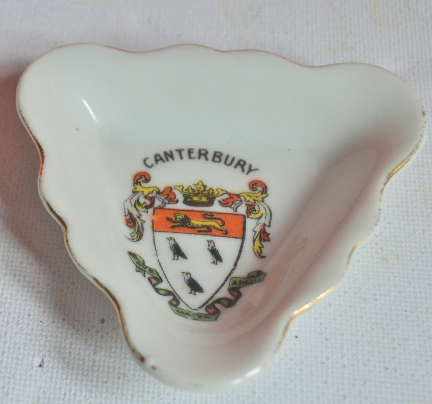 TWO PIECES CANTERBURY CRESTED WARE WILLOW ART VASE & UNMARKED PIN DISH(PREVIOUSLY OWNED) GOOD CONDITION - TMD167207