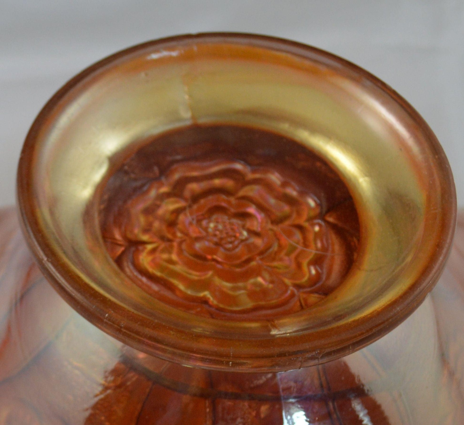 VINTAGE CARNIVAL GLASS BOWL WITH FLORAL PATTERN(PREVIOUSLY OWNED)FAIRLY GOOD CONDITION - TMD167207