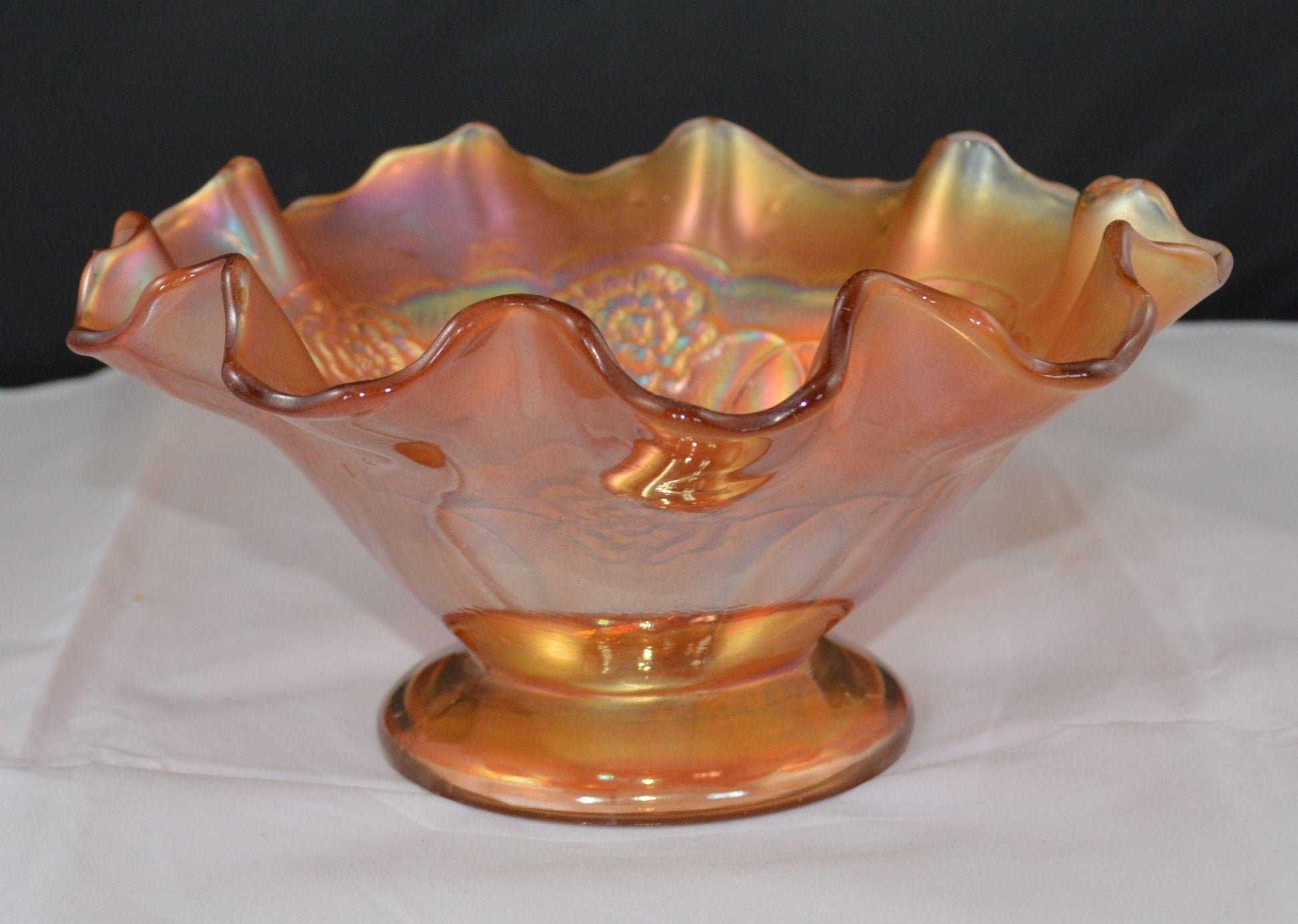 VINTAGE CARNIVAL GLASS BOWL WITH FLORAL PATTERN(PREVIOUSLY OWNED)FAIRLY GOOD CONDITION - TMD167207
