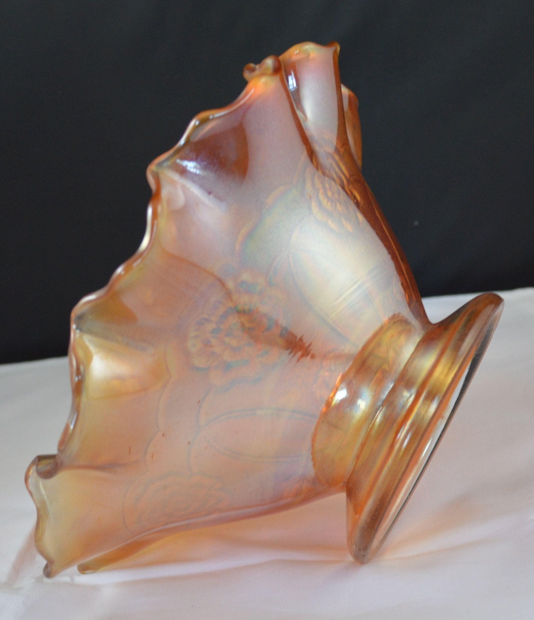 VINTAGE CARNIVAL GLASS BOWL WITH FLORAL PATTERN(PREVIOUSLY OWNED)FAIRLY GOOD CONDITION - TMD167207