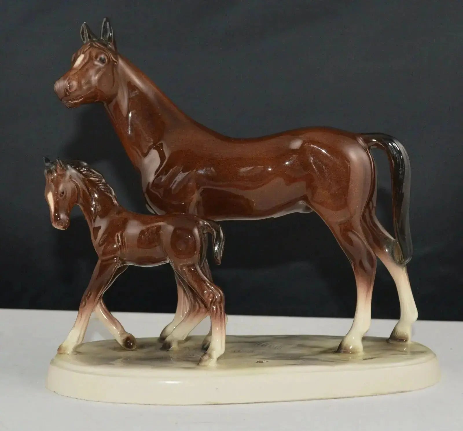VINTAGE HERTWIG HORSE AND FOAL FIGURINE - TMD167207