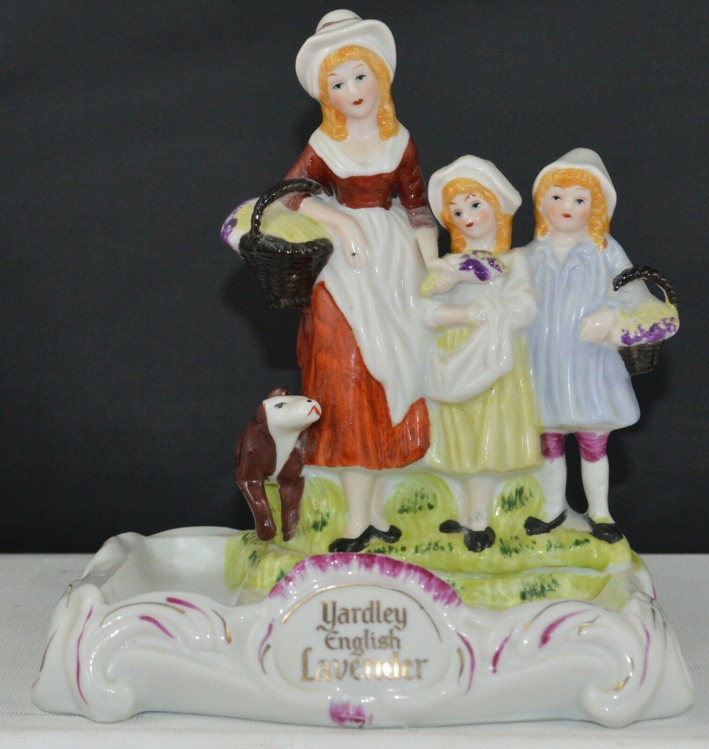 VINTAGE YARDLEY ENGLISH LAVENDER SOAP DISH MOTHER AND CHILDREN DESIGN(PREVIOUSLY OWNED) V.G.C - TMD167207
